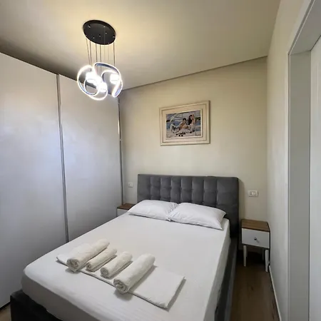Condor Center Luxury 아파트 티라나