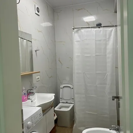 Condor Center Luxury 아파트 티라나